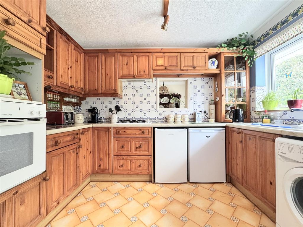 Property photo 2 of 20 Kitchen