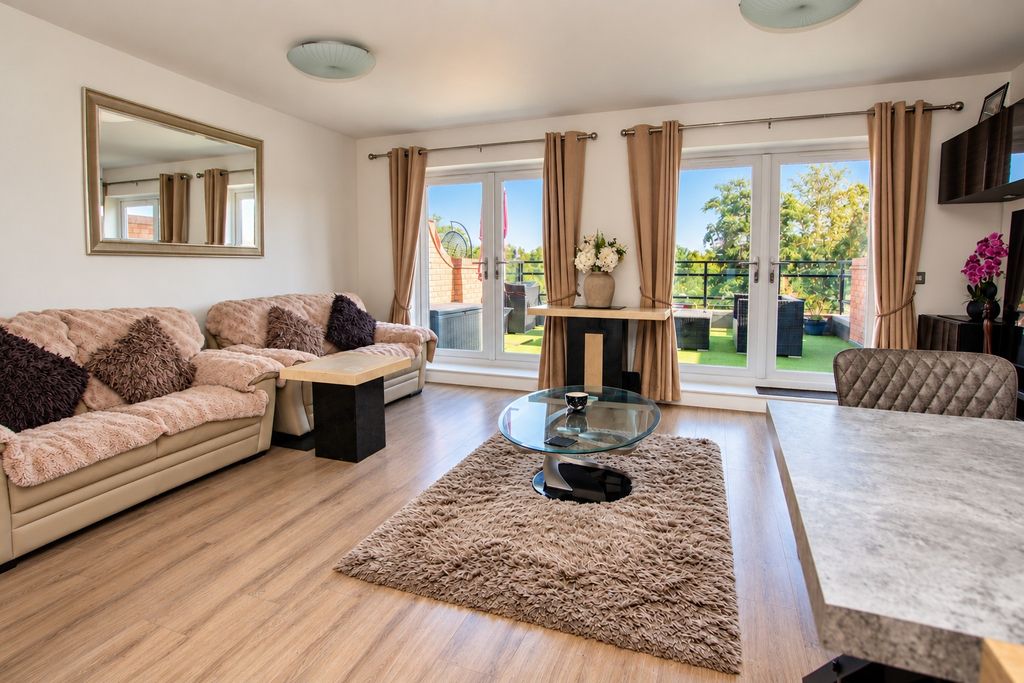 Property photo 2 of 18 5704202