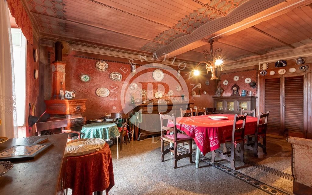 Property photo 2 of 28