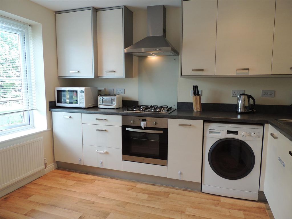 Property photo 3 of 15 Kitchen