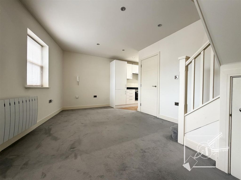 Property photo 3 of 10 Living Room
