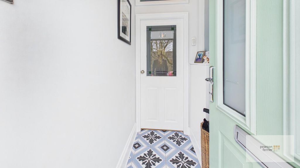 Property photo 2 of 22 Vestibule