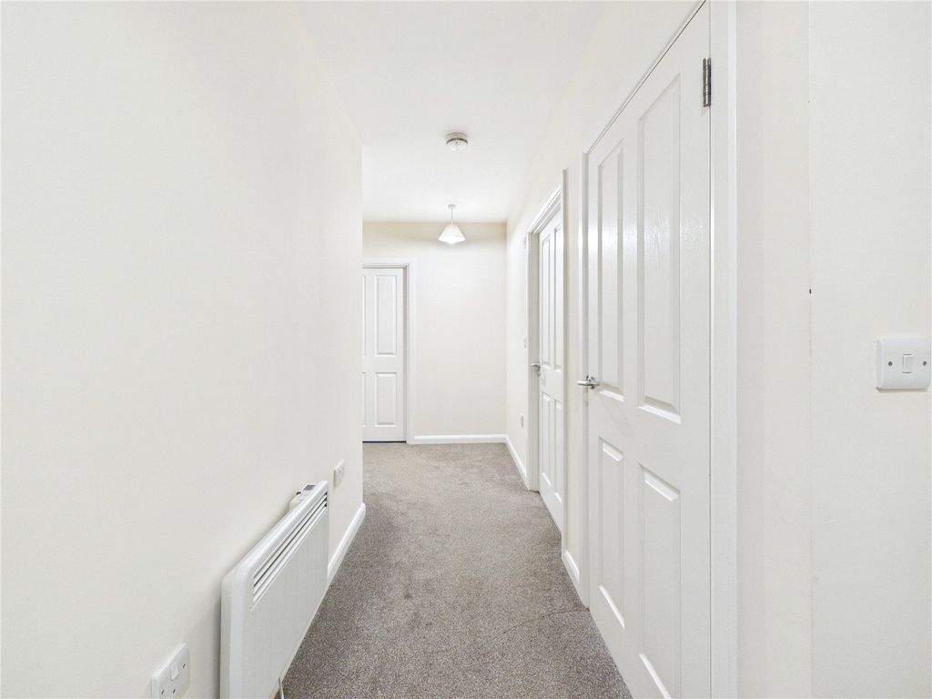 Property photo 2 of 8 Picture No. 33