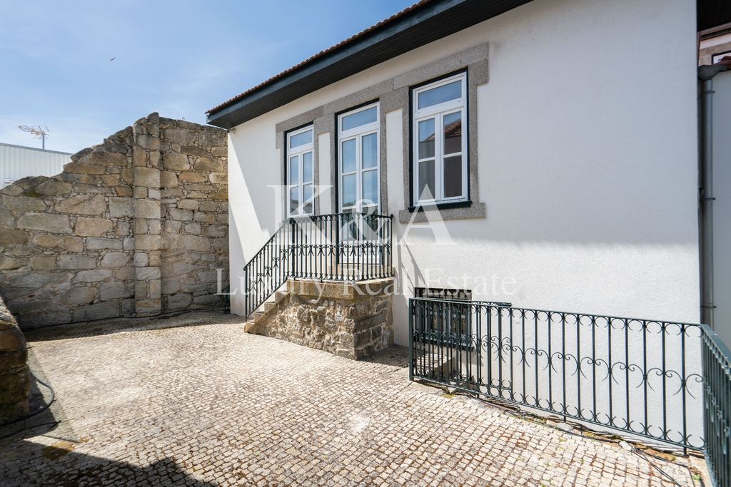 Property photo 2 of 43
