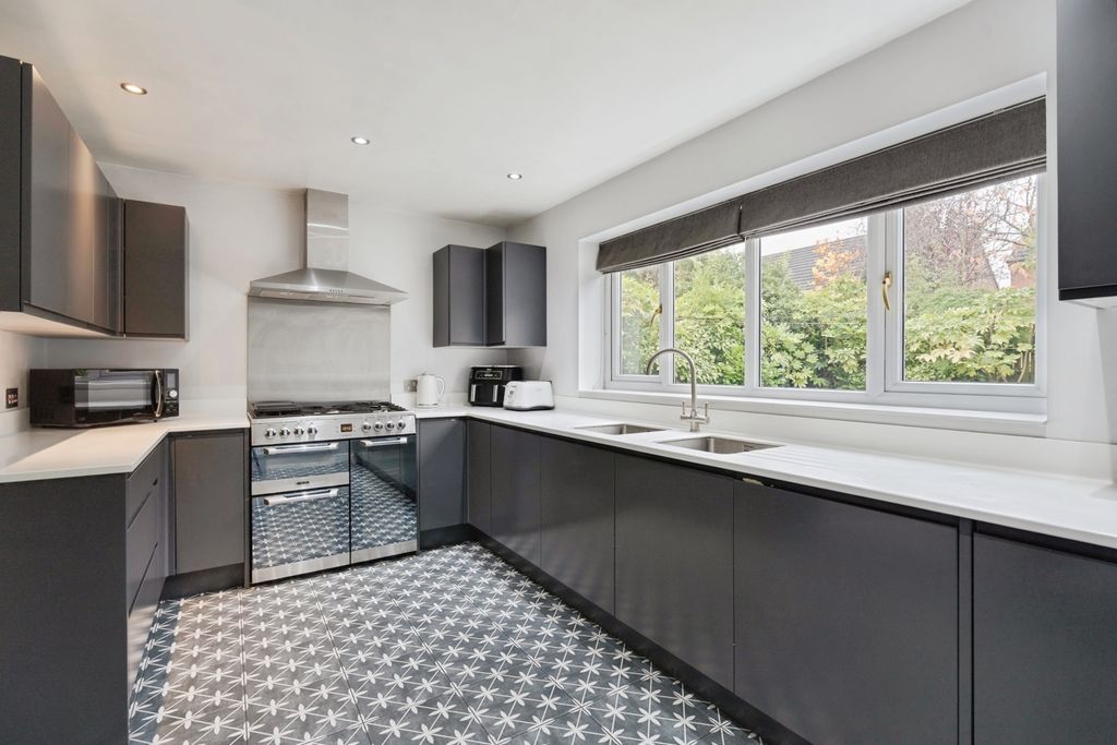 Property photo 3 of 17 Photo