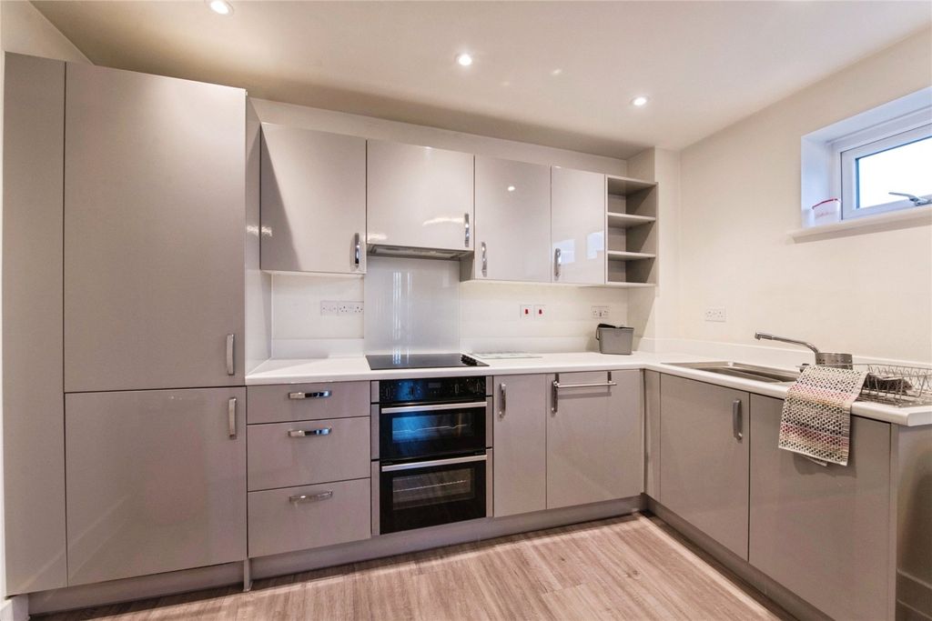 Property photo 2 of 15 Picture No. 16