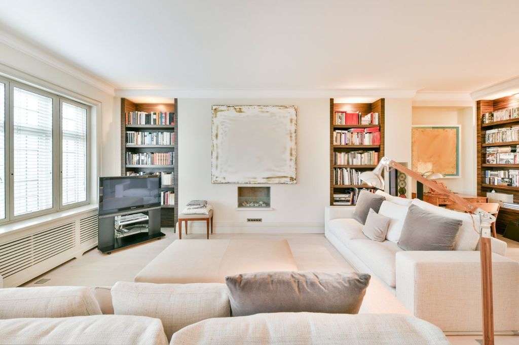 Property photo 1 of 18 Reception Room