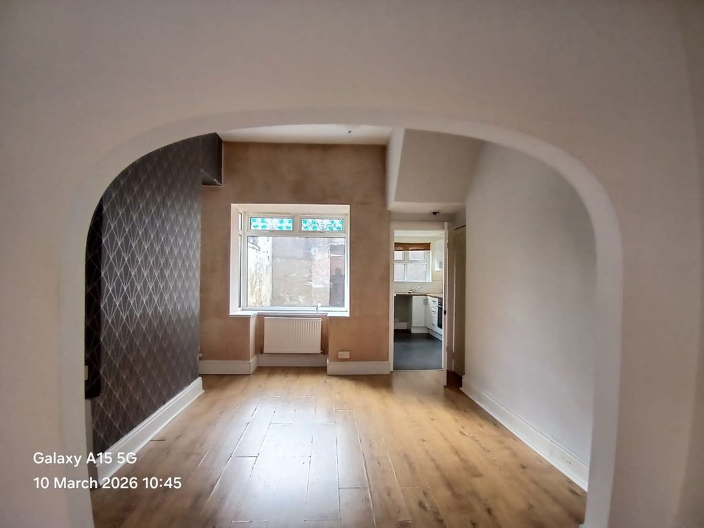 Property photo 3 of 8 7 Cundall Road 10.03 (6)