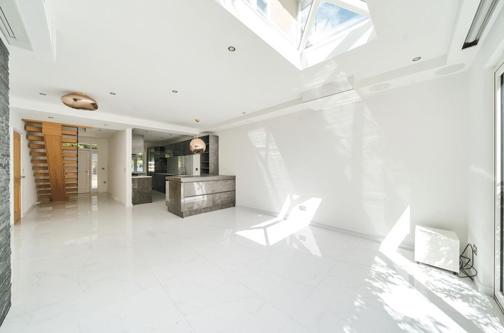 Property photo 2 of 12 Picture No. 44