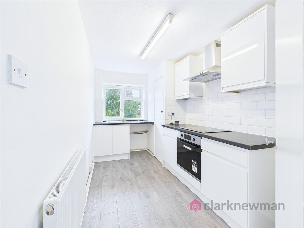Property photo 2 of 11 Kitchen