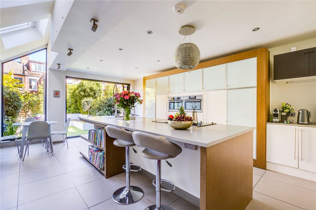 Property photo 3 of 15