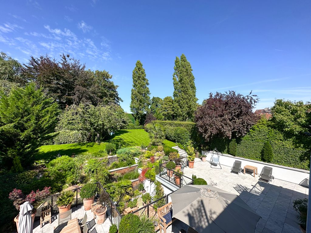 Property photo 2 of 25