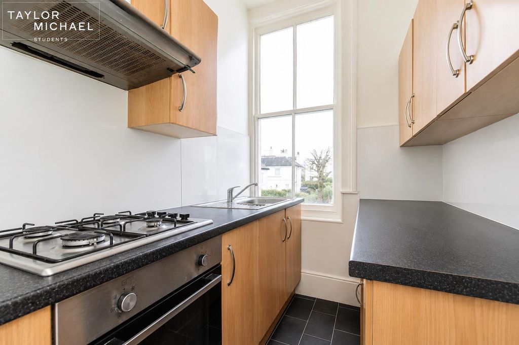 Property photo 3 of 7 Shared Kitchen