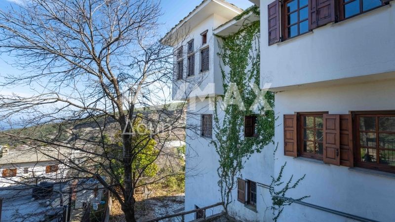 Property photo 2 of 50