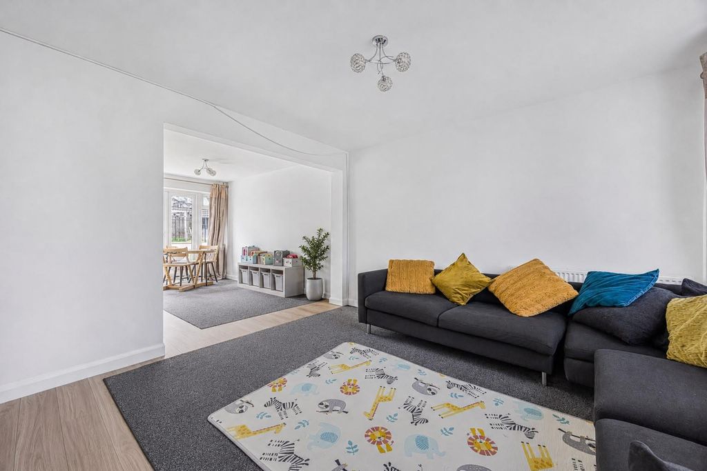Property photo 2 of 9 Open Plan
