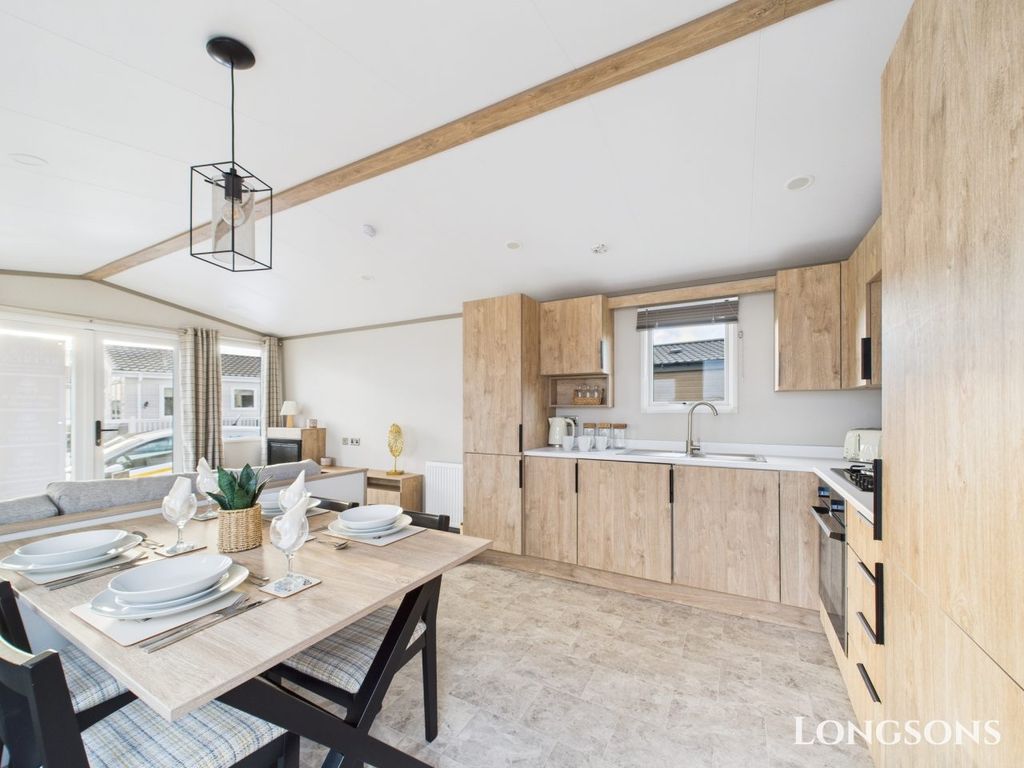 Property photo 3 of 13 Cam02173G0 Pr0277 Still026