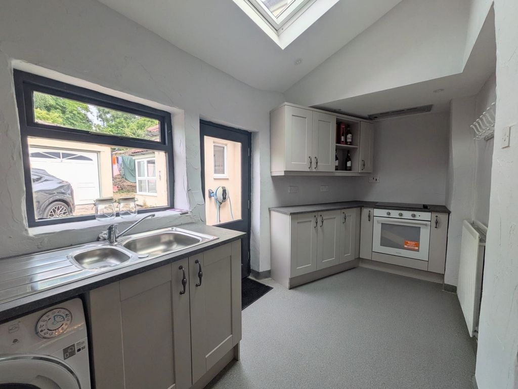 Property photo 3 of 10 1Fcec52E-6288-4A8d-8Cba-8Ecc7F9c7397