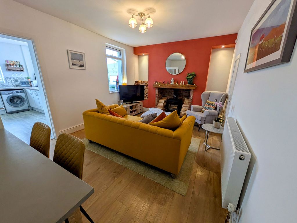 Property photo 2 of 28