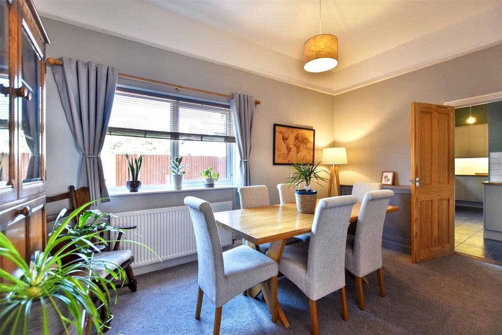 Property photo 3 of 18 Dining Room.Jpg