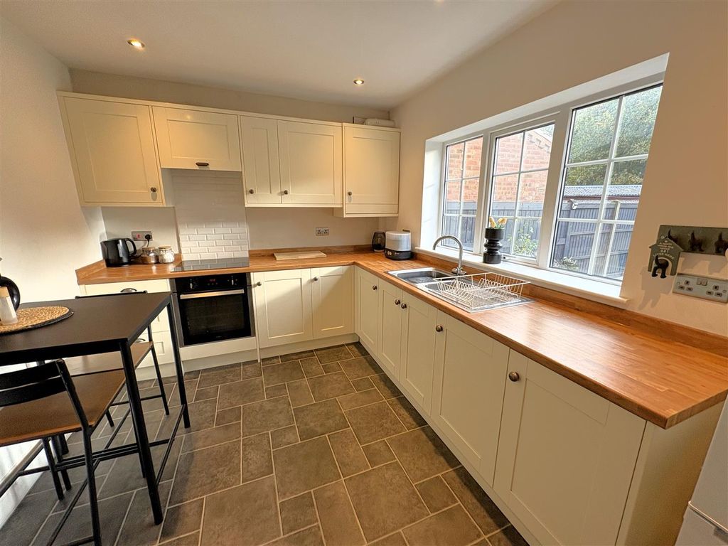 Property photo 3 of 16 Kitchen2.Jpg