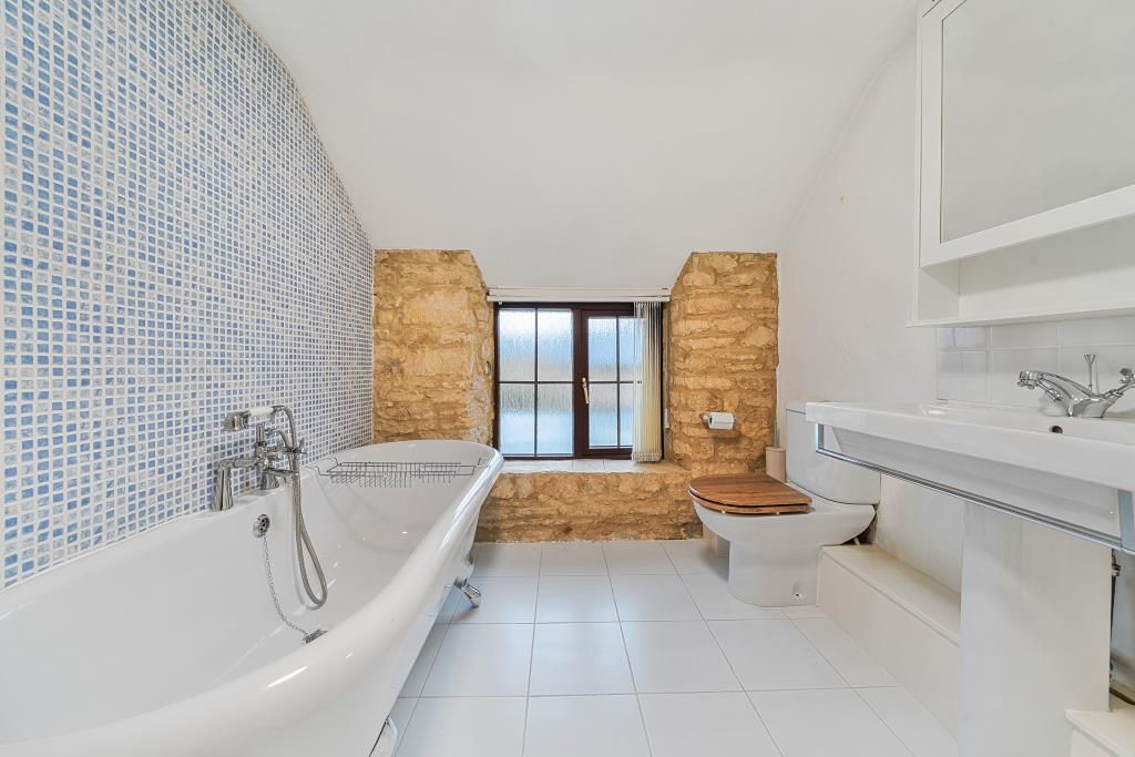 Property photo 3 of 20 Bathroom