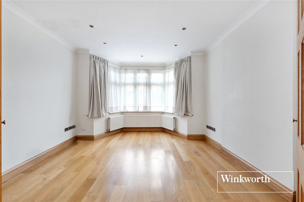 Property photo 2 of 19 Picture No. 33