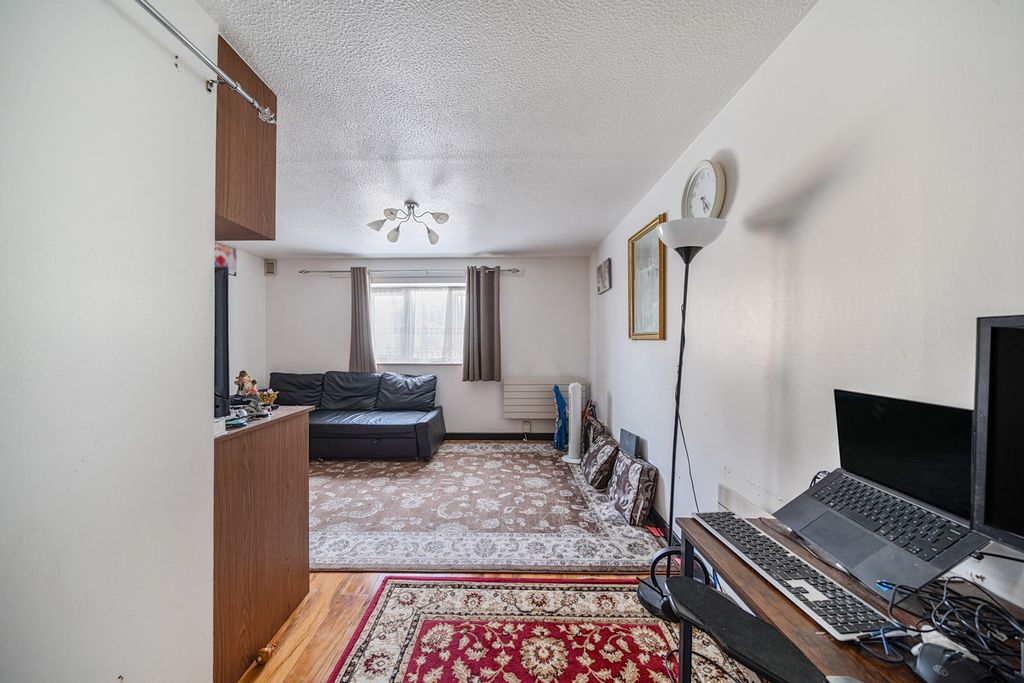 Property photo 3 of 13 1334925-5-6893971...