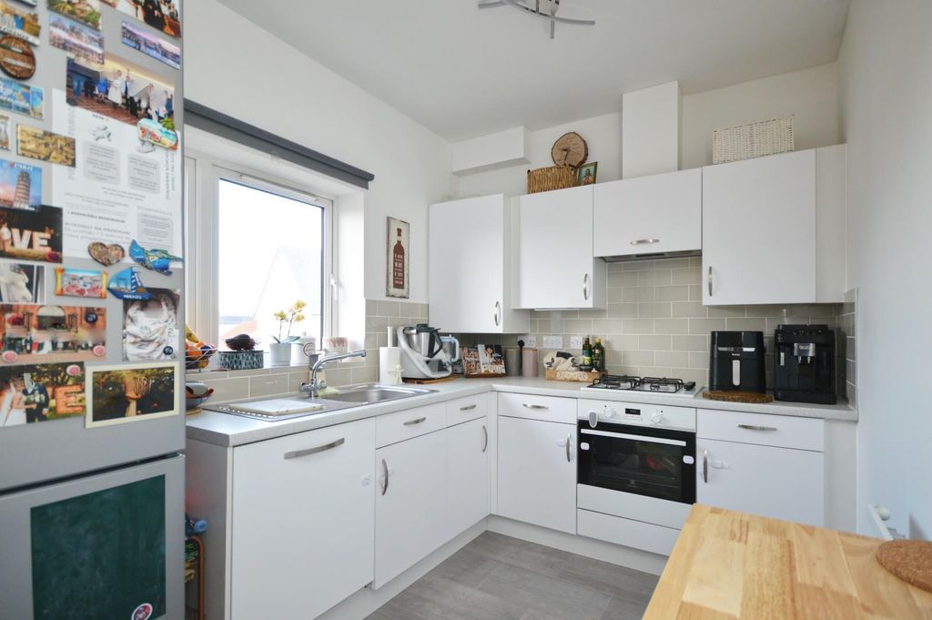 Property photo 3 of 12 Kitchen