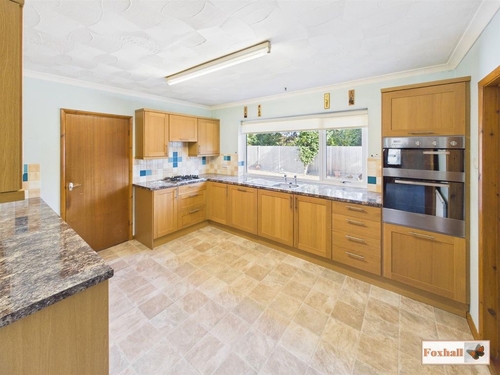 Property photo 3 of 22 Kitchen
