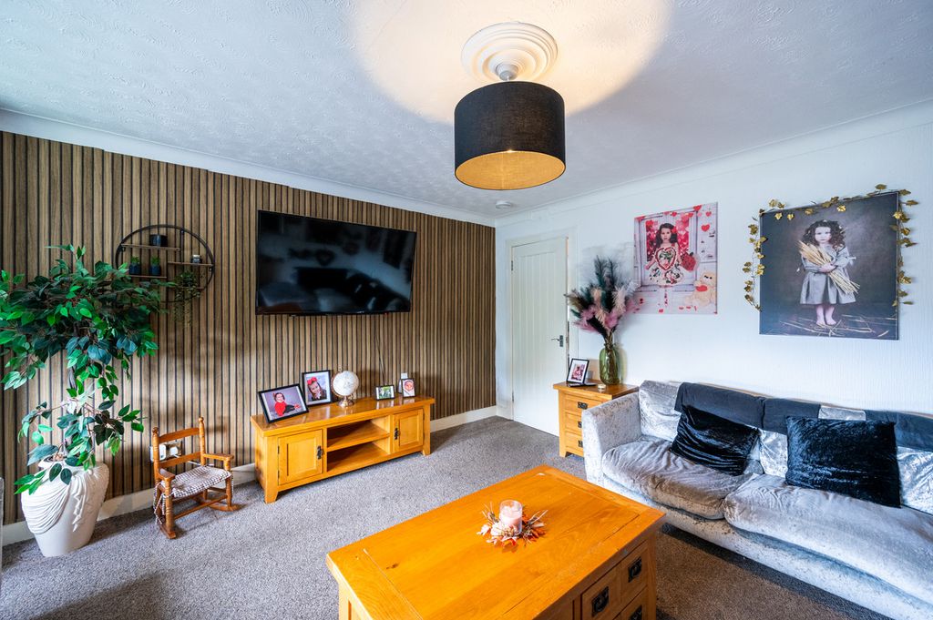 Additional image 4 of 2 bed flat for saleWarrix Avenue, Irvine KA12