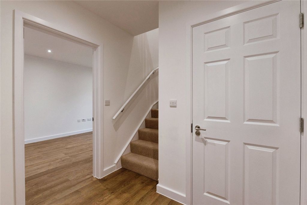 Property photo 3 of 18 Entrance Hallway