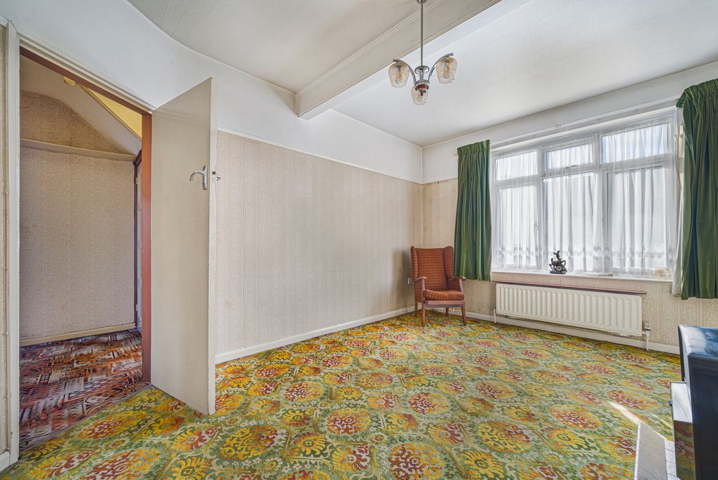 Property photo 3 of 16 Lounge