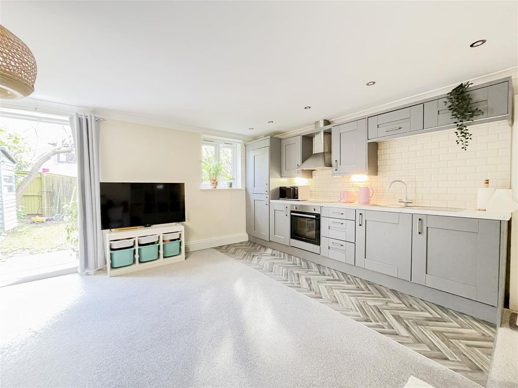 Additional image 6 of 2 bed flat for saleStation Road, Heathfield TN21