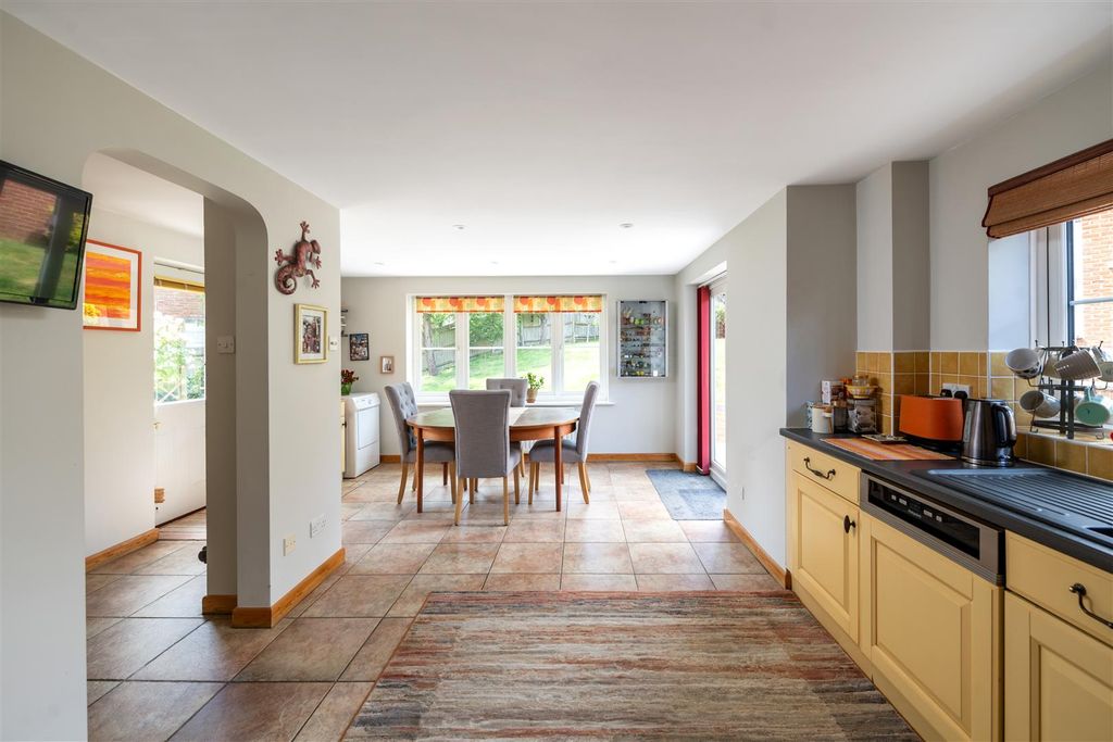 Property photo 2 of 40