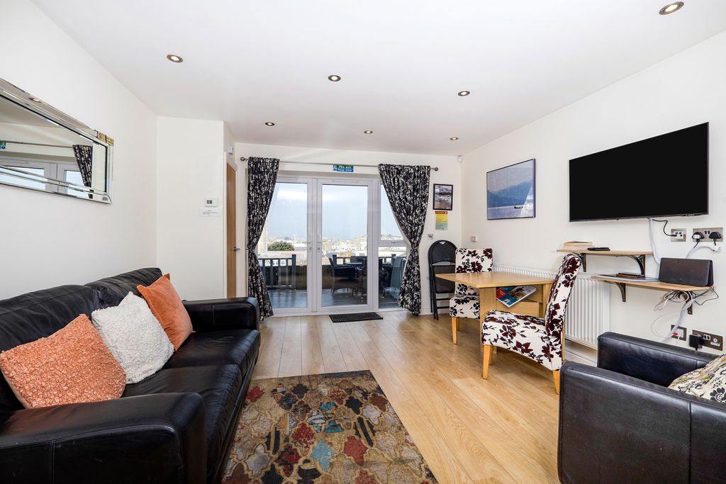 Property photo 2 of 19 Pbox-Img.Jpg
