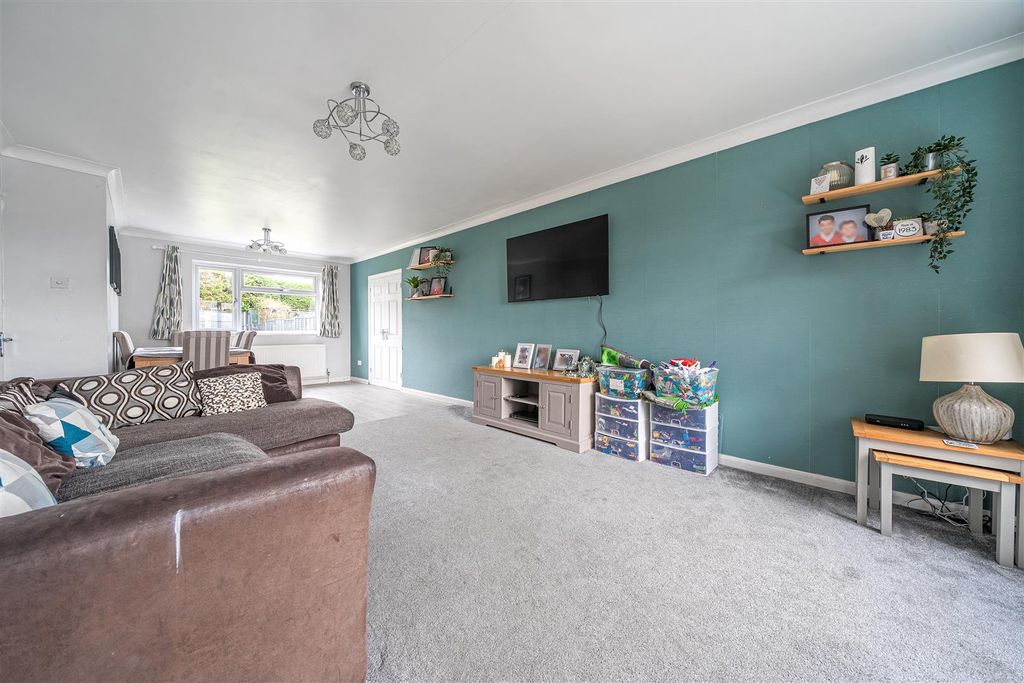 Property photo 2 of 18 1395630-9-695E3Ef0Ebb6F.Jpg