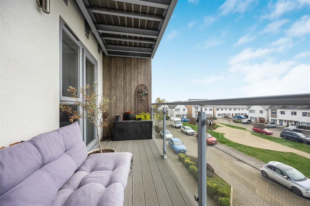 Property photo 2 of 14 Balcony