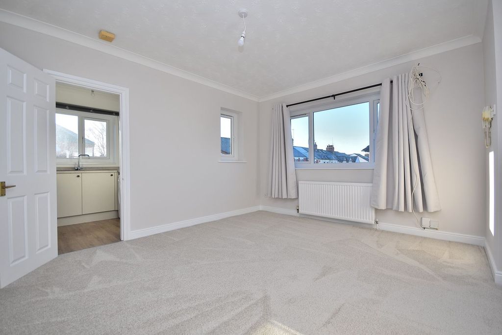 Property photo 3 of 8