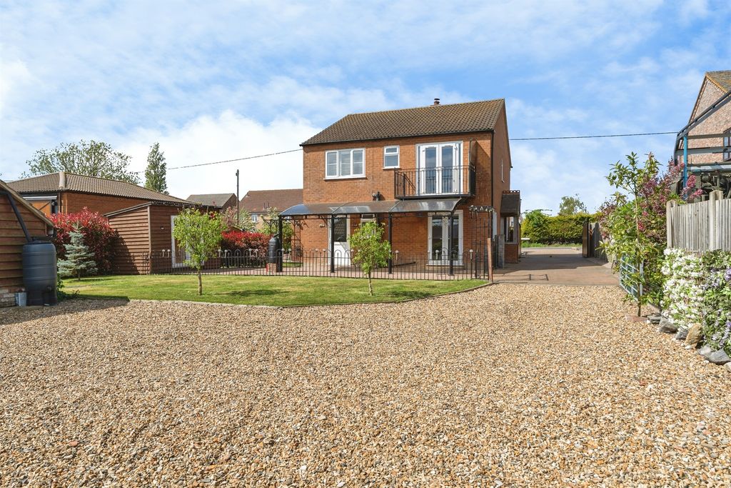 Property photo 3 of 24
