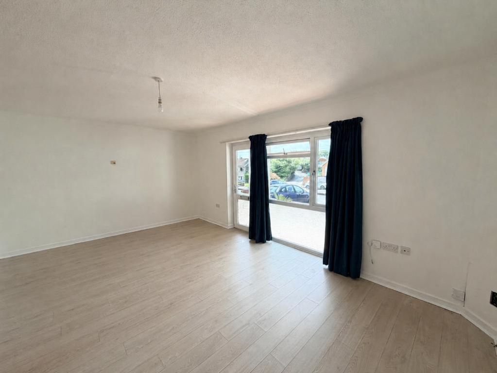 Property photo 3 of 9 Cloakroom