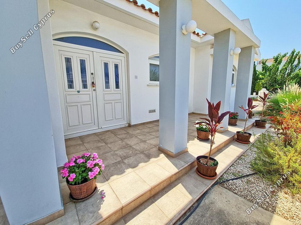 Property photo 3 of 37