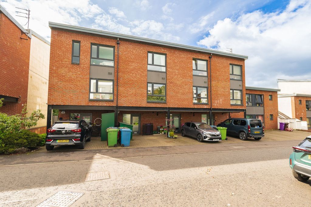 Property photo 1 of 38
