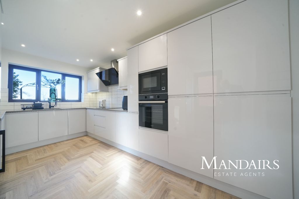 Property photo 2 of 45