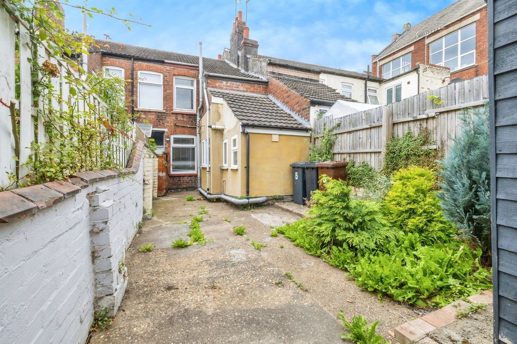 Property photo 2 of 17