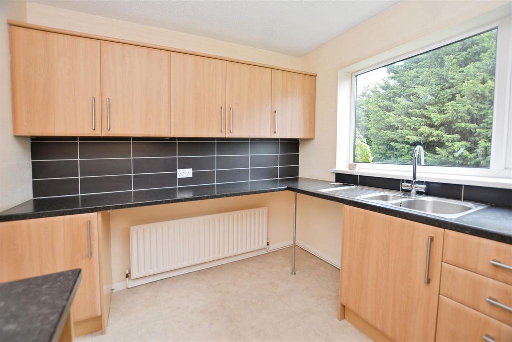 Property photo 3 of 14 Kitchen
