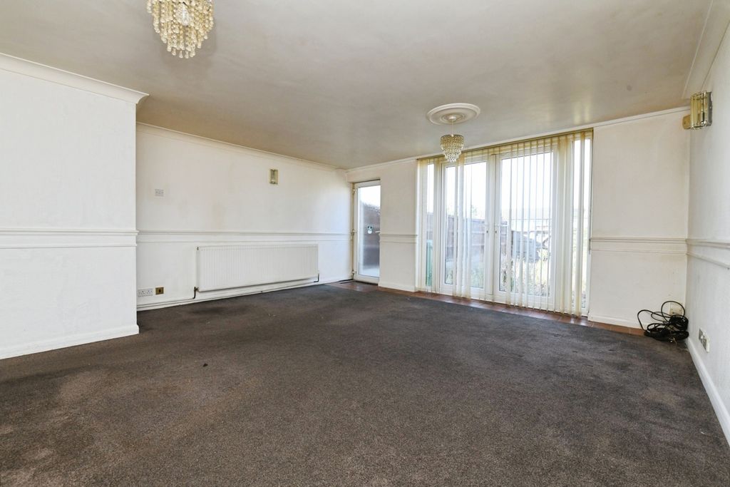Property photo 3 of 17 Pbox-Img.Jpg