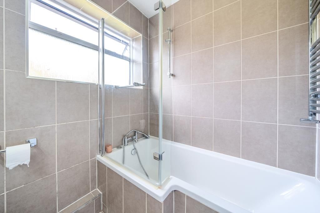 Property photo 3 of 17 Bathroom