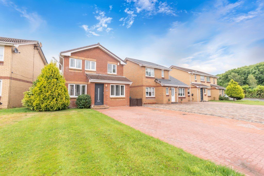 Property photo 1 of 33 4 Bedroom Detached