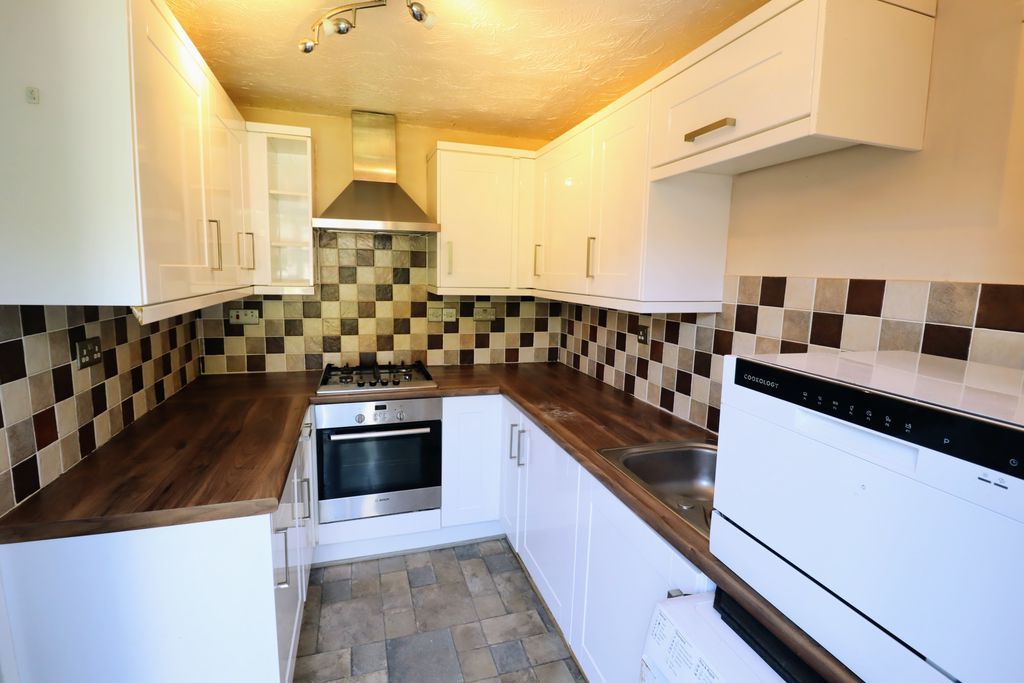 Property photo 3 of 11 Kitchen