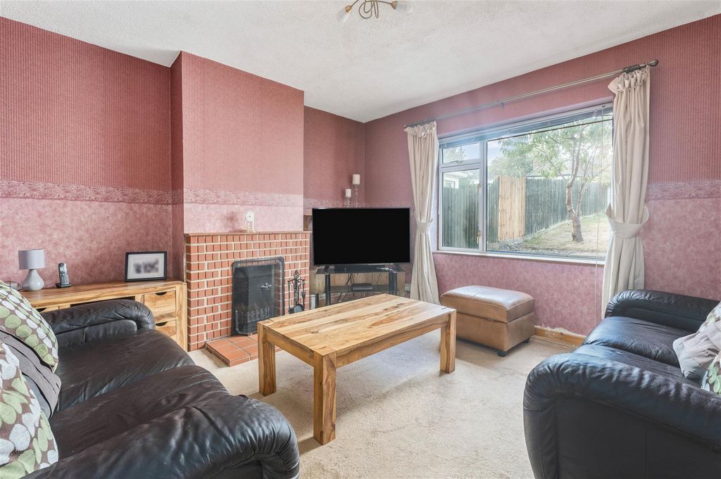 Property photo 2 of 13 23 Cherry Road, Banbury-4.Jpg